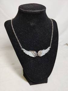 lot 578 image: Wings Necklace