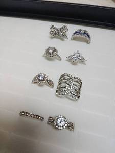 lot 591 image: Lot of 8 Rings