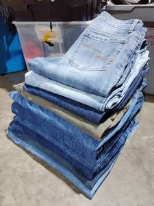 lot 594 image: Lot of 10 Pairs of Denim Jeans