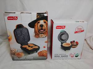 lot 604 image: Halloween Dog Treat Maker and Mini Waffle Bowl Maker