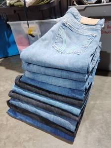 lot 605 image: Lot of 10 Pairs of Denim Jeans