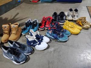 lot 606 image: Lot of Shoes