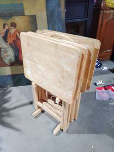 lot 609 image: TV Tray Set