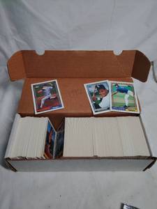 lot 70 image: Box of Baseball Cards