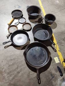 lot 90 image: Lot of Cast Iron Cooking Pans just needs to be cleaned
