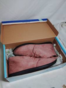 lot 97 image: Womens Size 8 Dark Blush Shoes in a Box