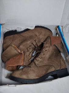 lot 98 image: Womens Size 8 Taupe Suede Boots in a Box