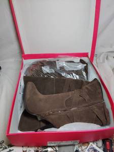 lot 100 image: Womens Size 9 Dark Taupe Heeled Boots in a Box