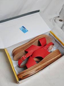 lot 101 image: Womens Size 8.5 Red Sandals on a Box
