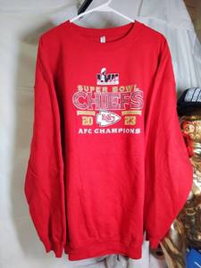 lot 115 image: Mens Kansas City Chiefs Crewneck Sweatshirt Size 3XL SUPER BOWL