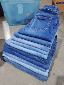 lot 127 image: Lot of 10 Pairs of Denim Jeans