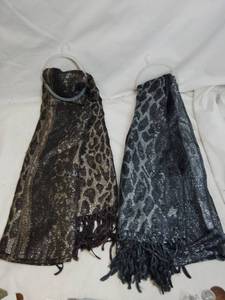 lot 128 image: Lot of 2 Scarfs