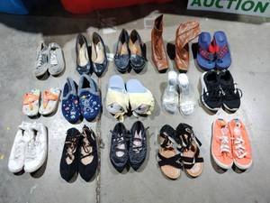 lot 135 image: Lot of Shoes