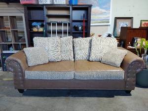 lot 136 image: Sofa
