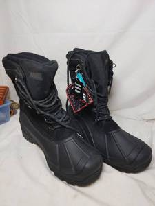 lot 1009 image: NWT Mens TOTES Winter Boots Size 12