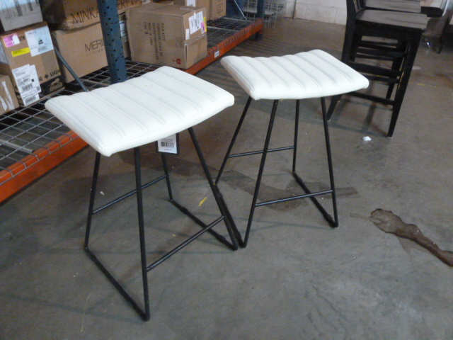 lot 48 image: NEW PAIR OF WHITE COUNTER HEIGHT CHAIRS