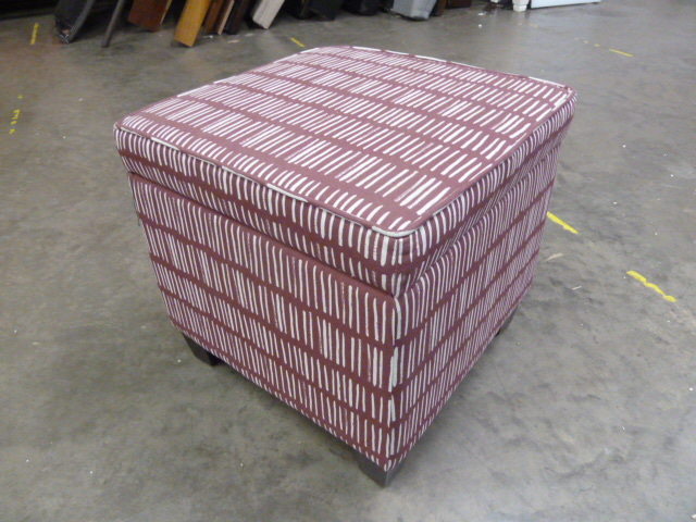 lot 33 image: RED & WHITE STORAGE OTTOMAN