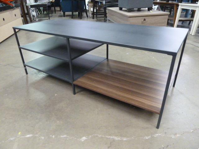 lot 15 image: METAL COFFEE TABLE