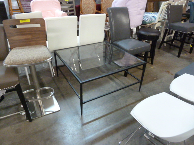 lot 9 image: VERY NICE LARGE SQUARE COFFEE TABLE