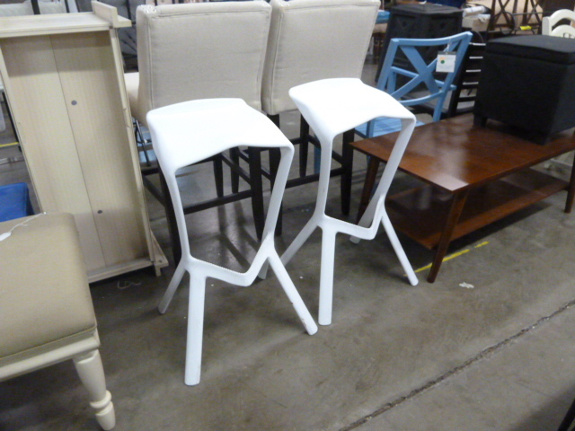 lot 6 image: PAIR OF BRAND NEW BARSTOOLS