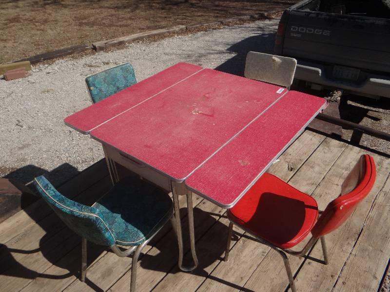 lot 744 image: Vintage cafe style table w4 chairs.