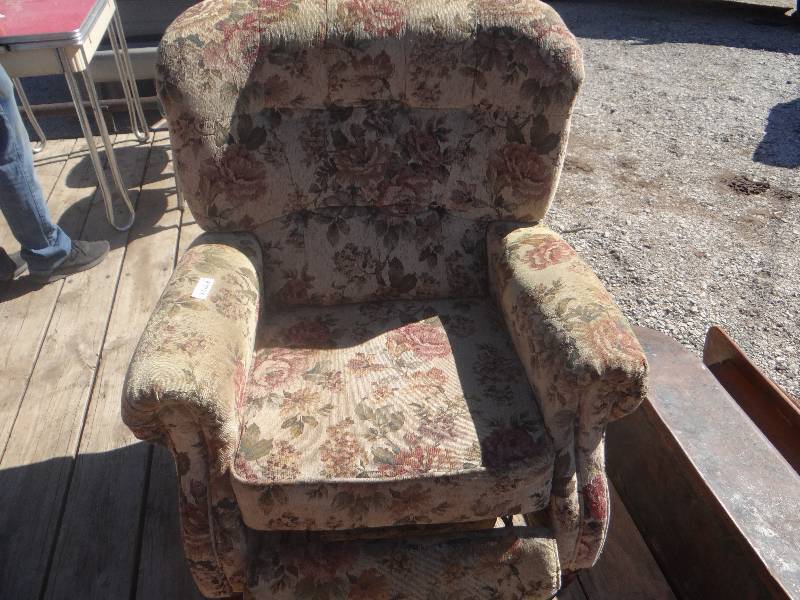 lot 746 image: Recliner wflower print.
