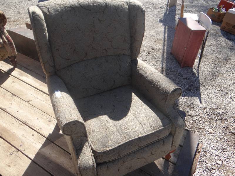 lot 747 image: Recliner.