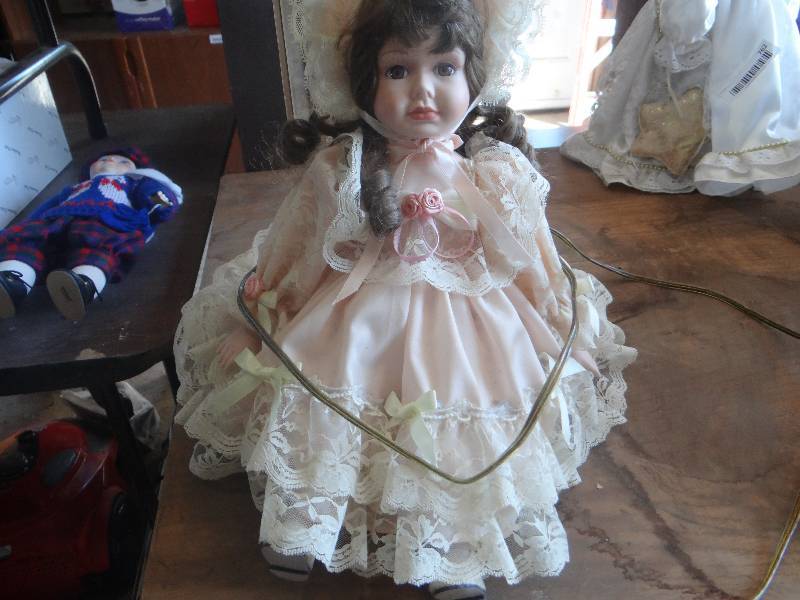 lot 760 image: Vintage porcelain doll & table lamp.