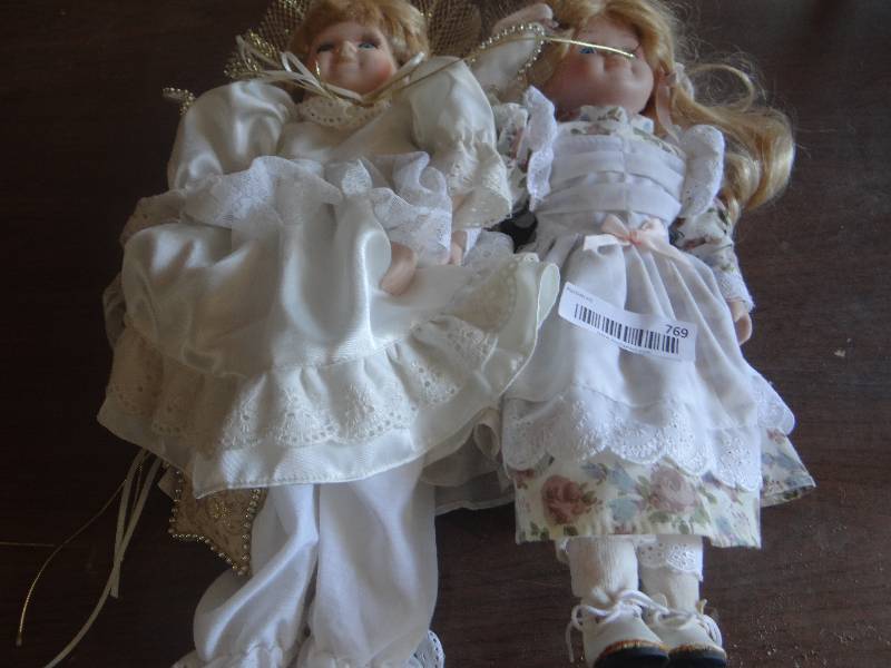 lot 769 image: 2 Porcelain dolls.