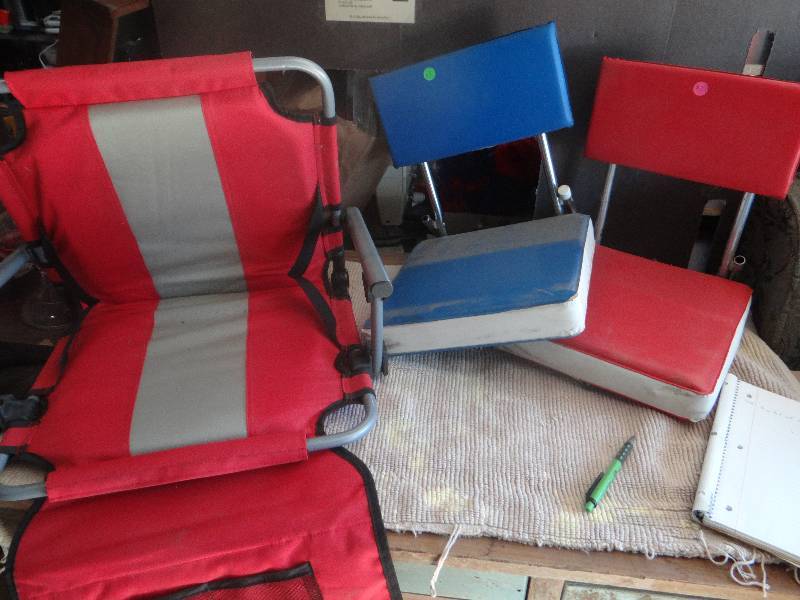 lot 791 image: 3 stadium seats.