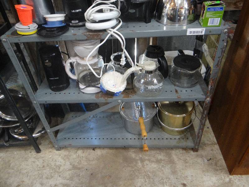 lot 795 image: Metal shelf. 30 x 31 x 12.