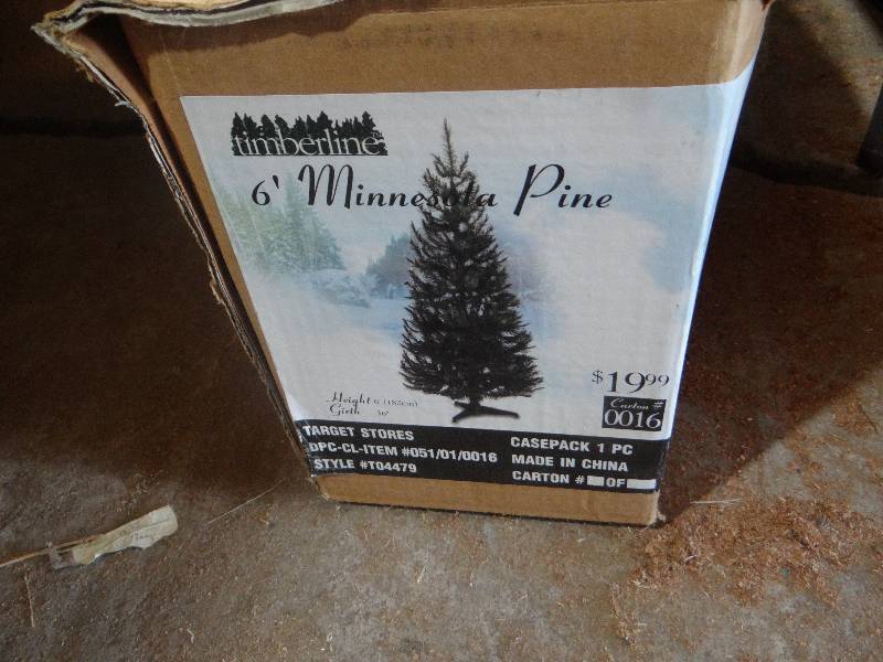 lot 797 image: 6 Xmas tree & wrapping paper.