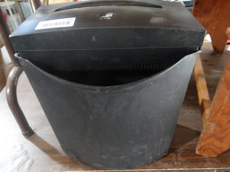 lot 802 image: Paper shredder.