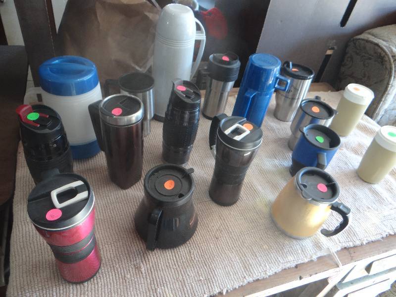 lot 809 image: Lot of 16 insolated cafie mugs.