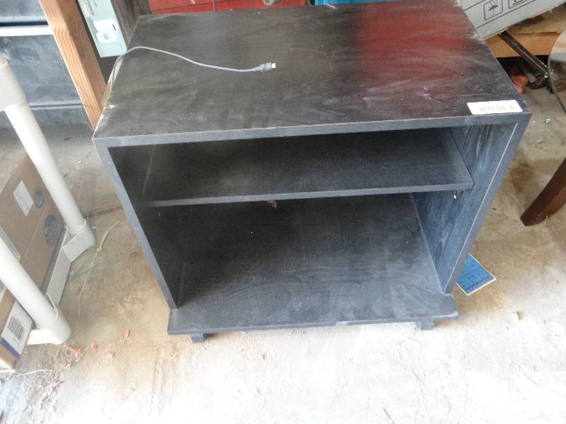 lot 816 image: Small tv stand on wheels.