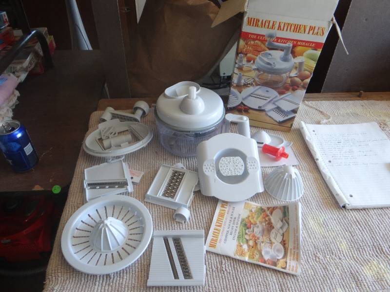 lot 824 image: Miracle kitchen plus in box.