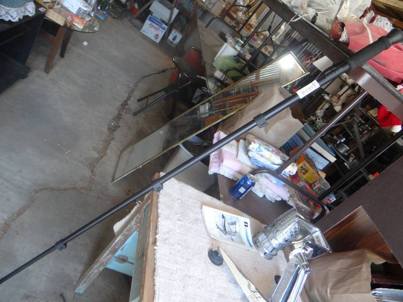 lot 828 image: Mat 450 6 adjustable walking stick.