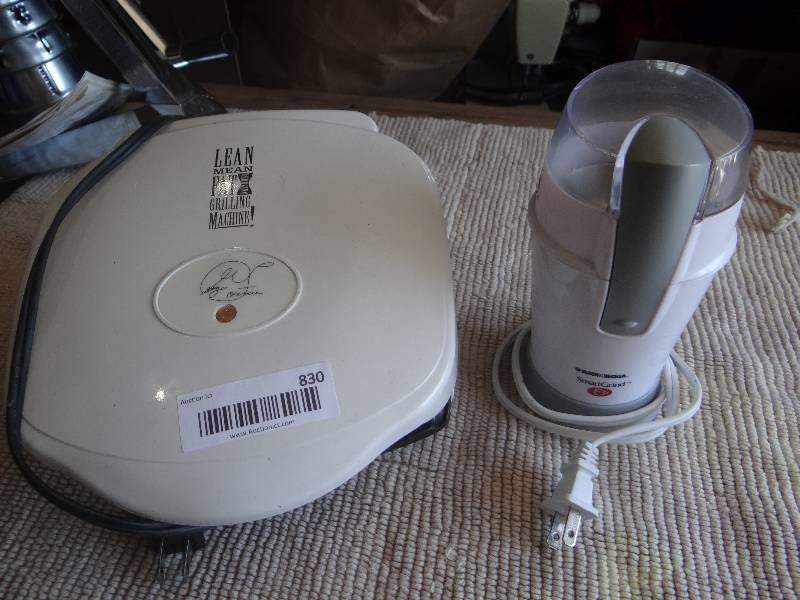 lot 830 image: George forman grill & cafie grinder.
