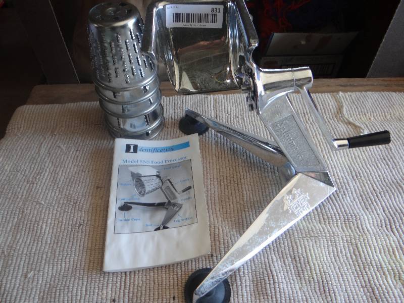 lot 831 image: Salad mate hand grinder.