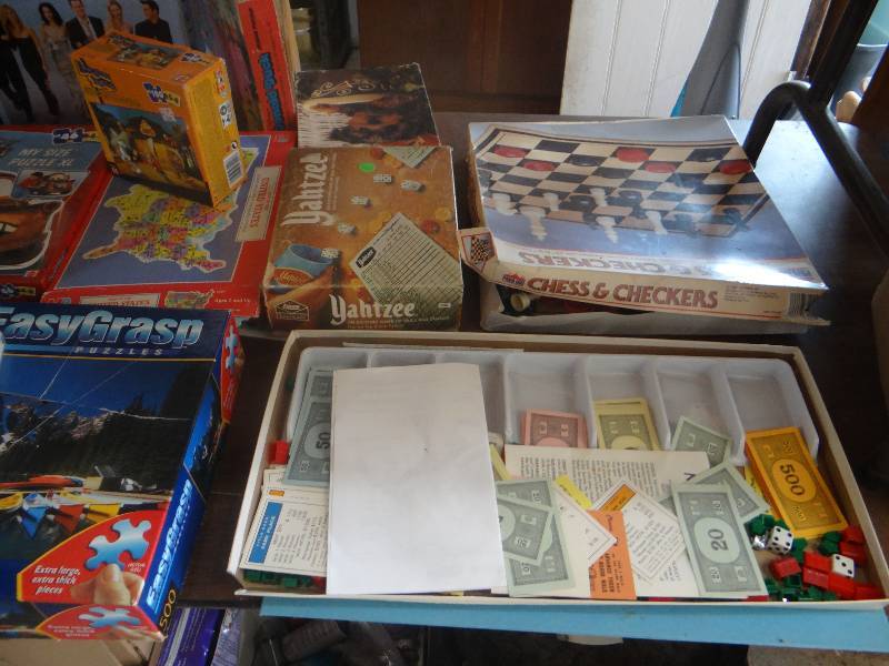 lot 849 image: Lot of games and puzzles.