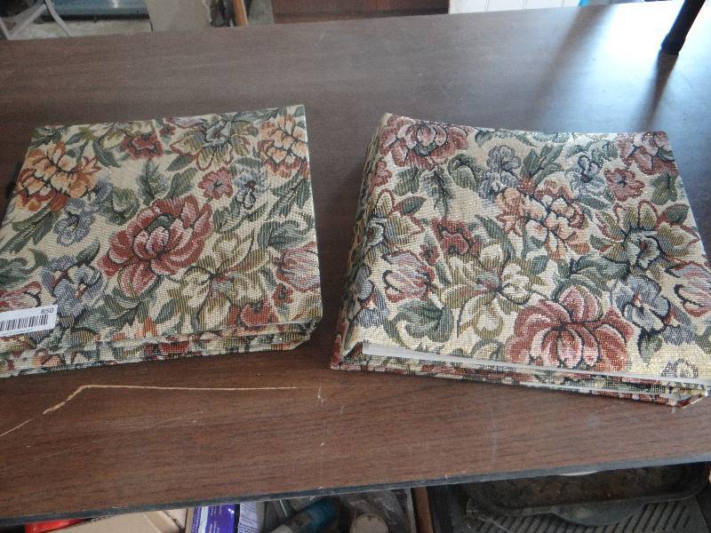 lot 850 image: 2 Large picture albums.