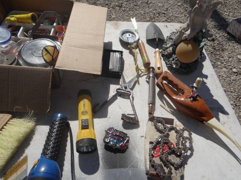 lot 855 image: Lot of misc items.