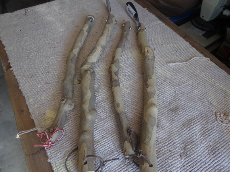 lot 856 image: set of 4 rustic shoe horns.
