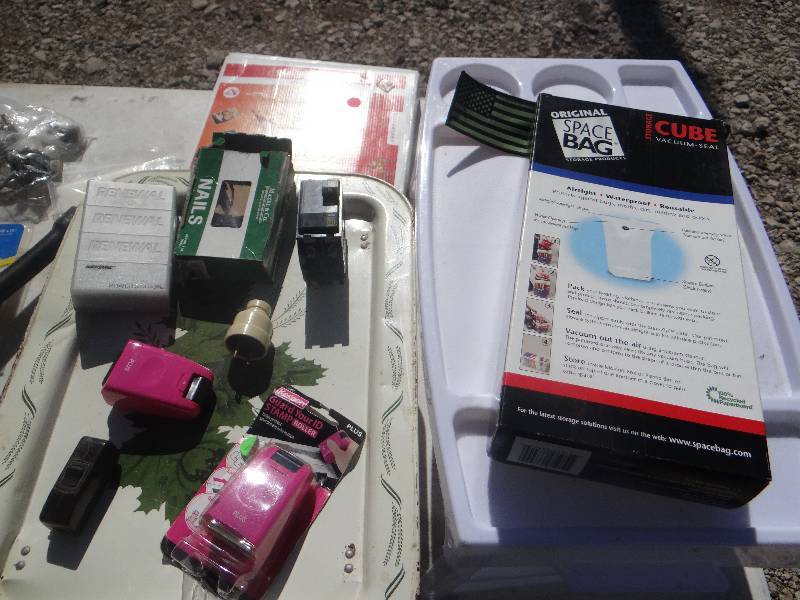 lot 857 image: Large lot of misc items.