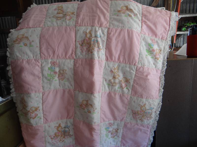 lot 865 image: Baby blanket, sheets, and clothes.