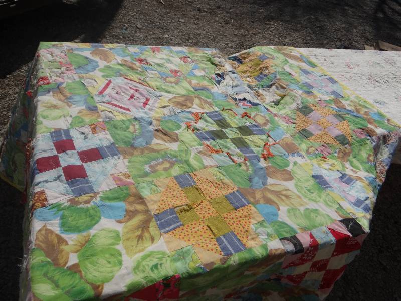 lot 866 image: 2 Full size quilts and heavy blanket.