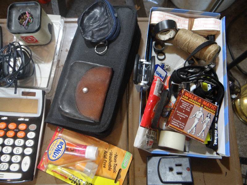 lot 874 image: Lot of office items.