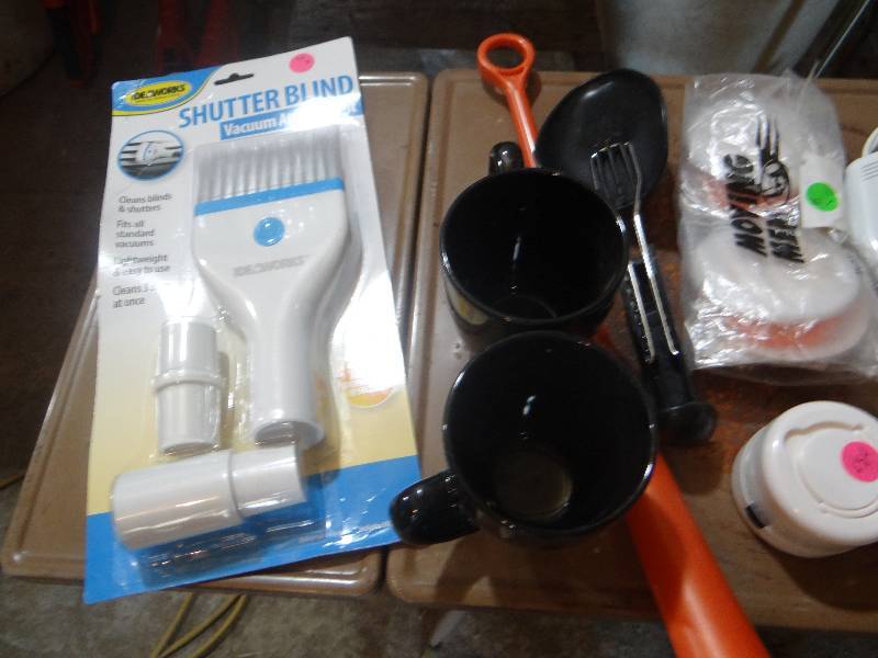 lot 875 image: Decorative wedding center piece, coffee mugs, warmers, blind cleaner, and shoe horns.