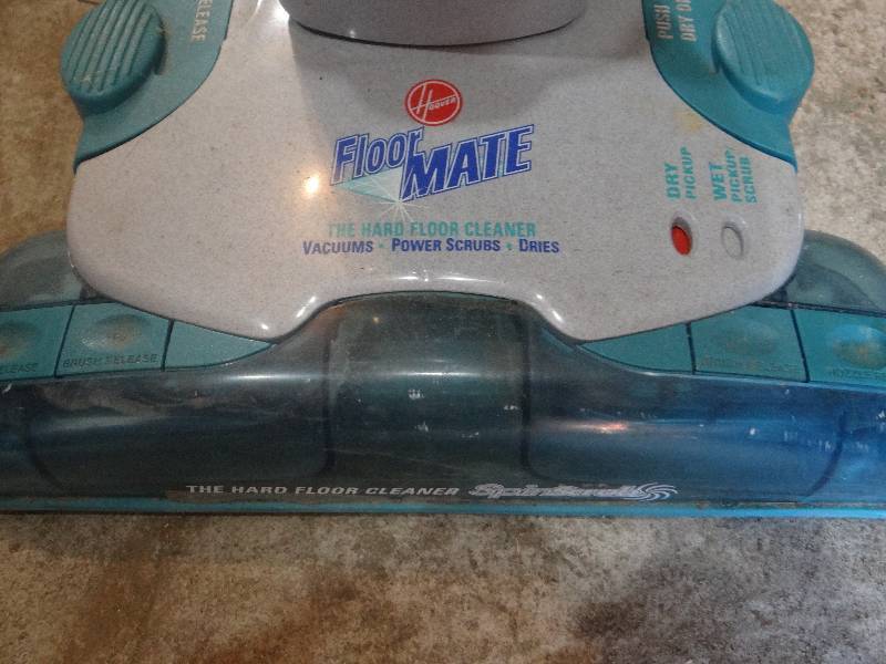 lot 877 image: Floor mate spin scrub hardwood floor cleaner.