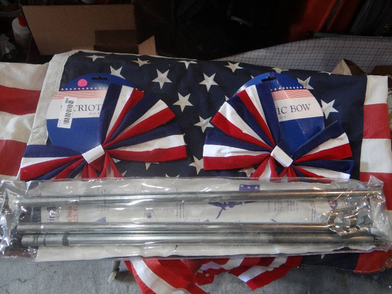 lot 884 image: American flag and 2 patriotic bows.